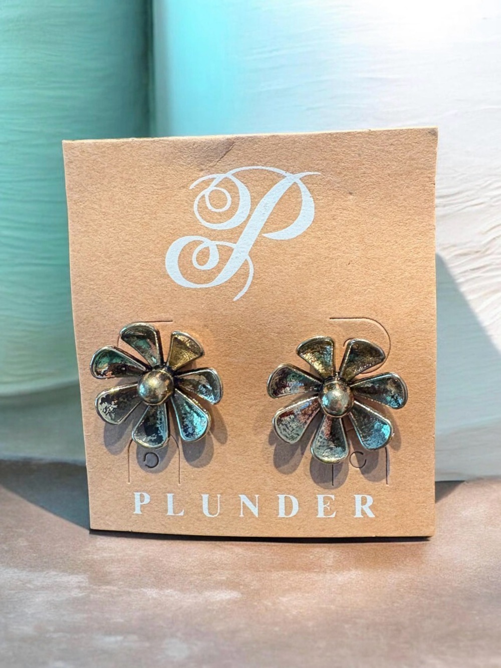 Plunder Daisy Stud Earrings - Antique Gold